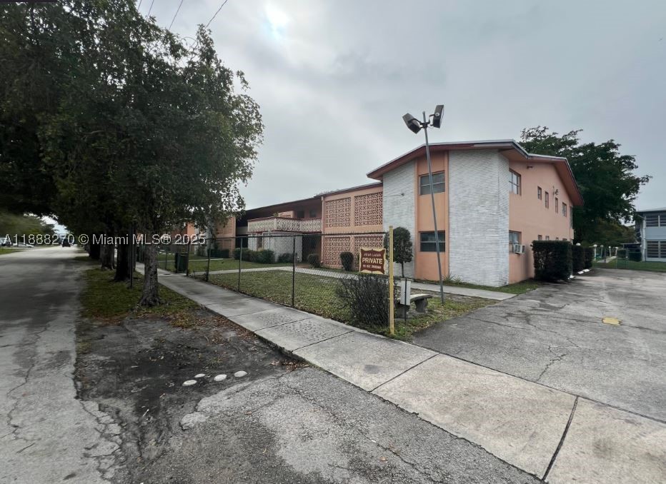 19080 NE 3rd Ct 312 — photo