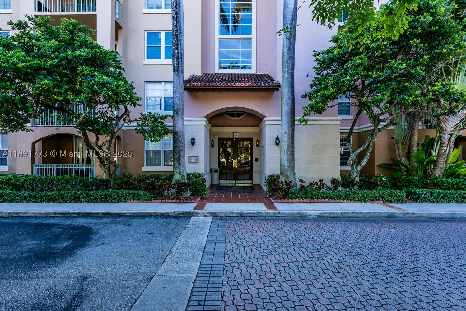 19801 E Country Club Dr 4501 — photo