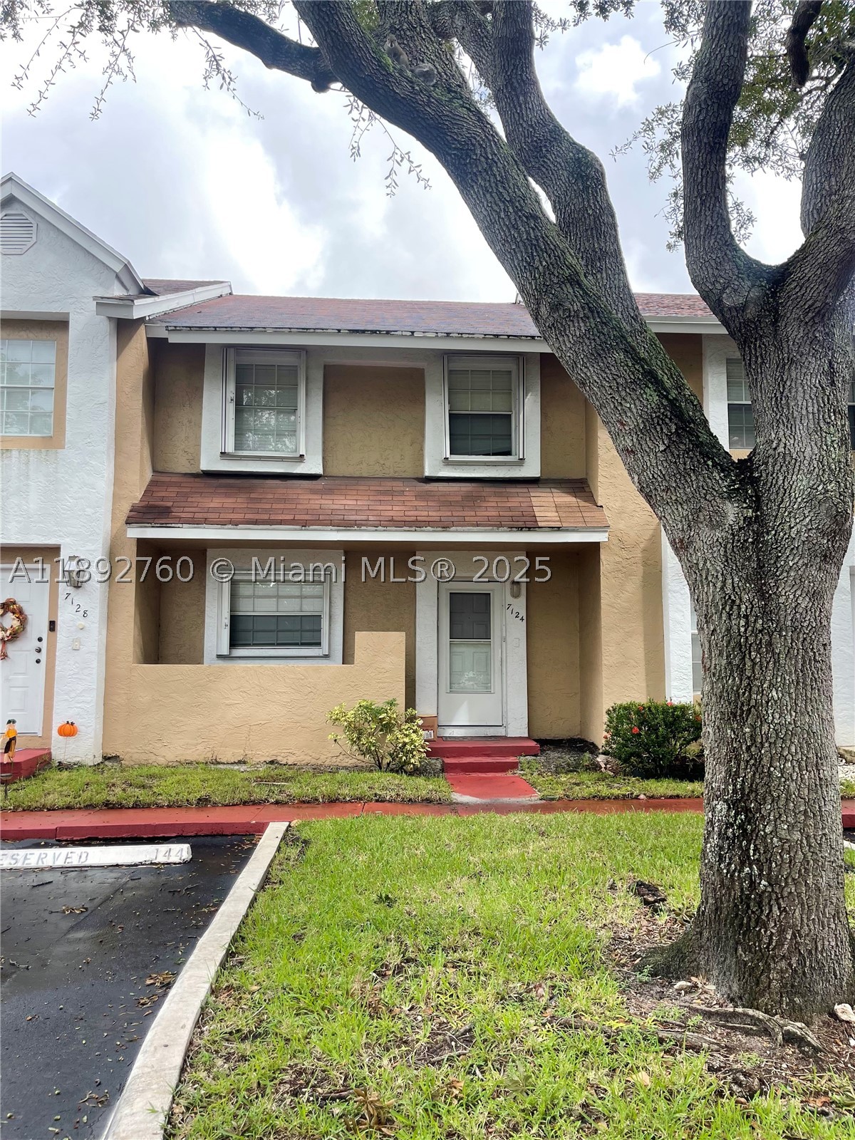 7124 Woodmont Ave — photo