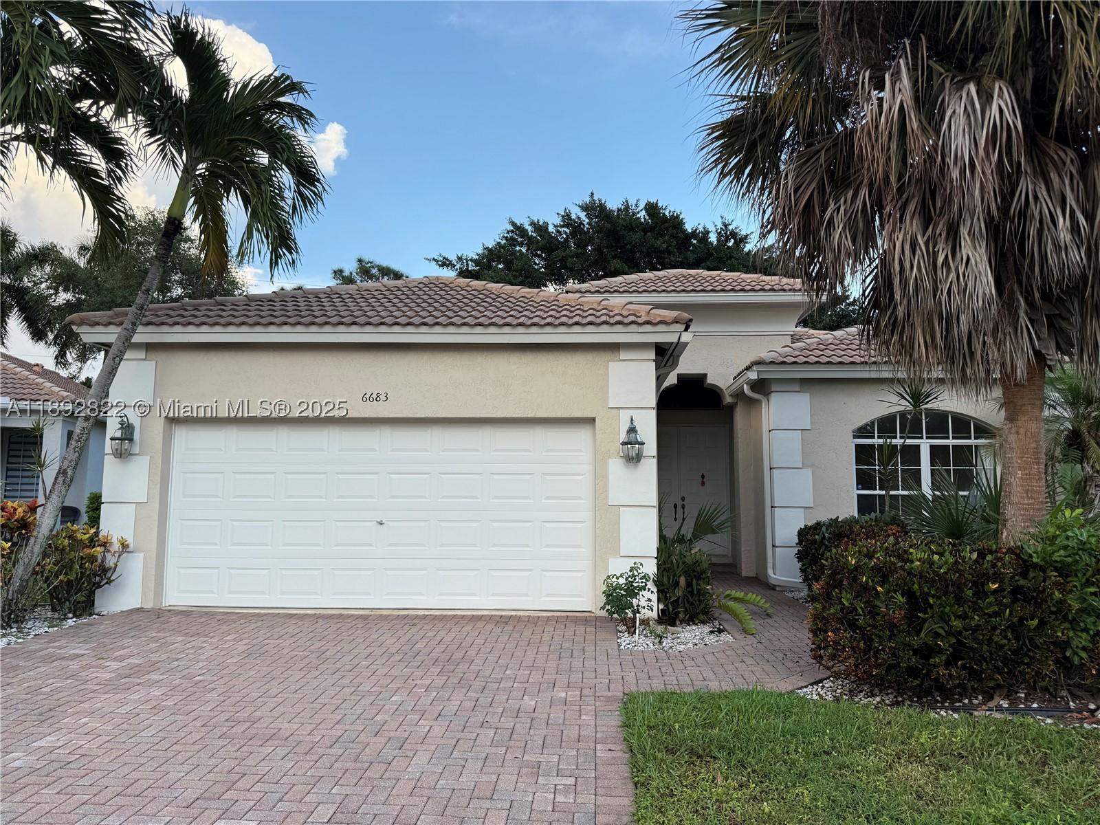 6683 Southport Dr — photo