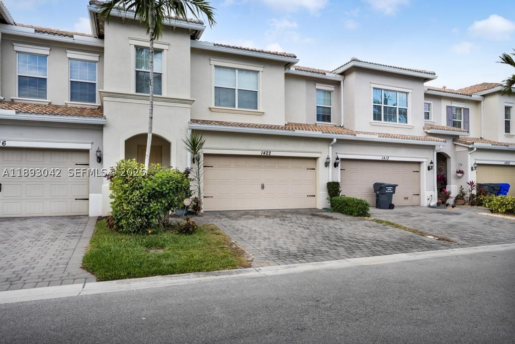 1422 Silk Oak Dr — photo