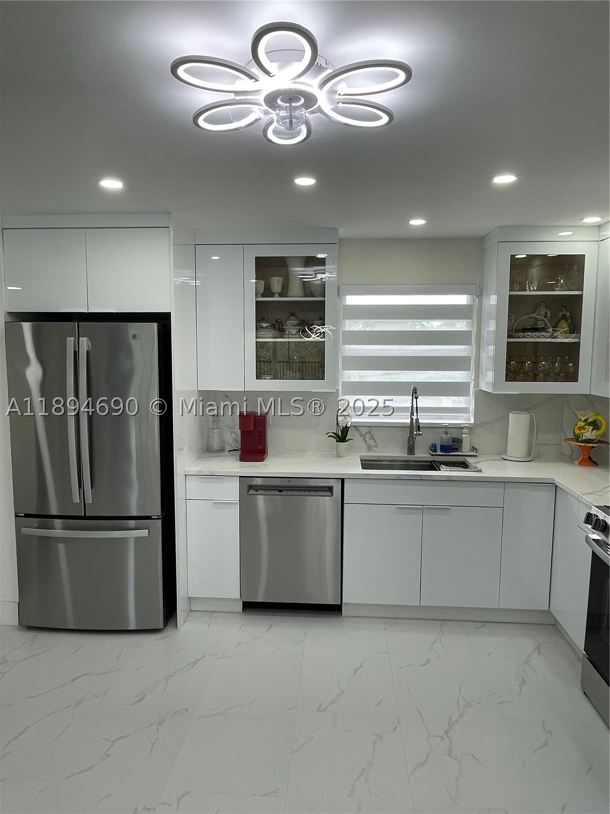 150 S Hollybrook Ter Unit 303 — photo