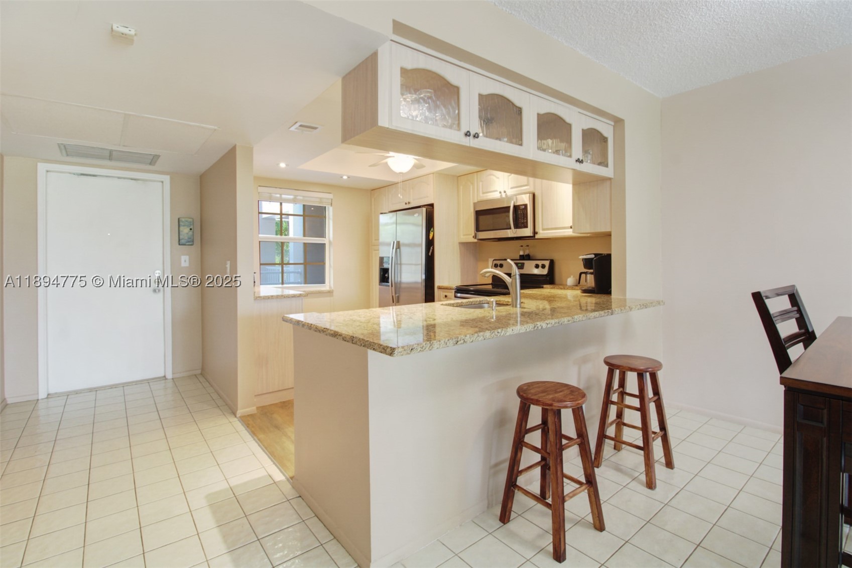 605 Oaks Dr 305 — photo