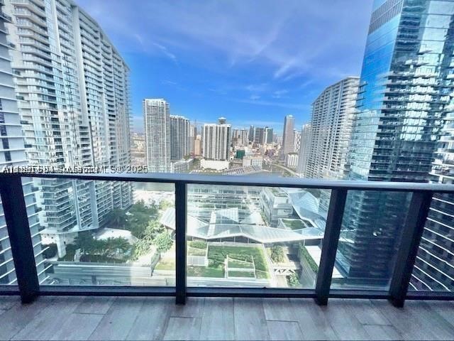 45 SW 9th St 3009 — photo