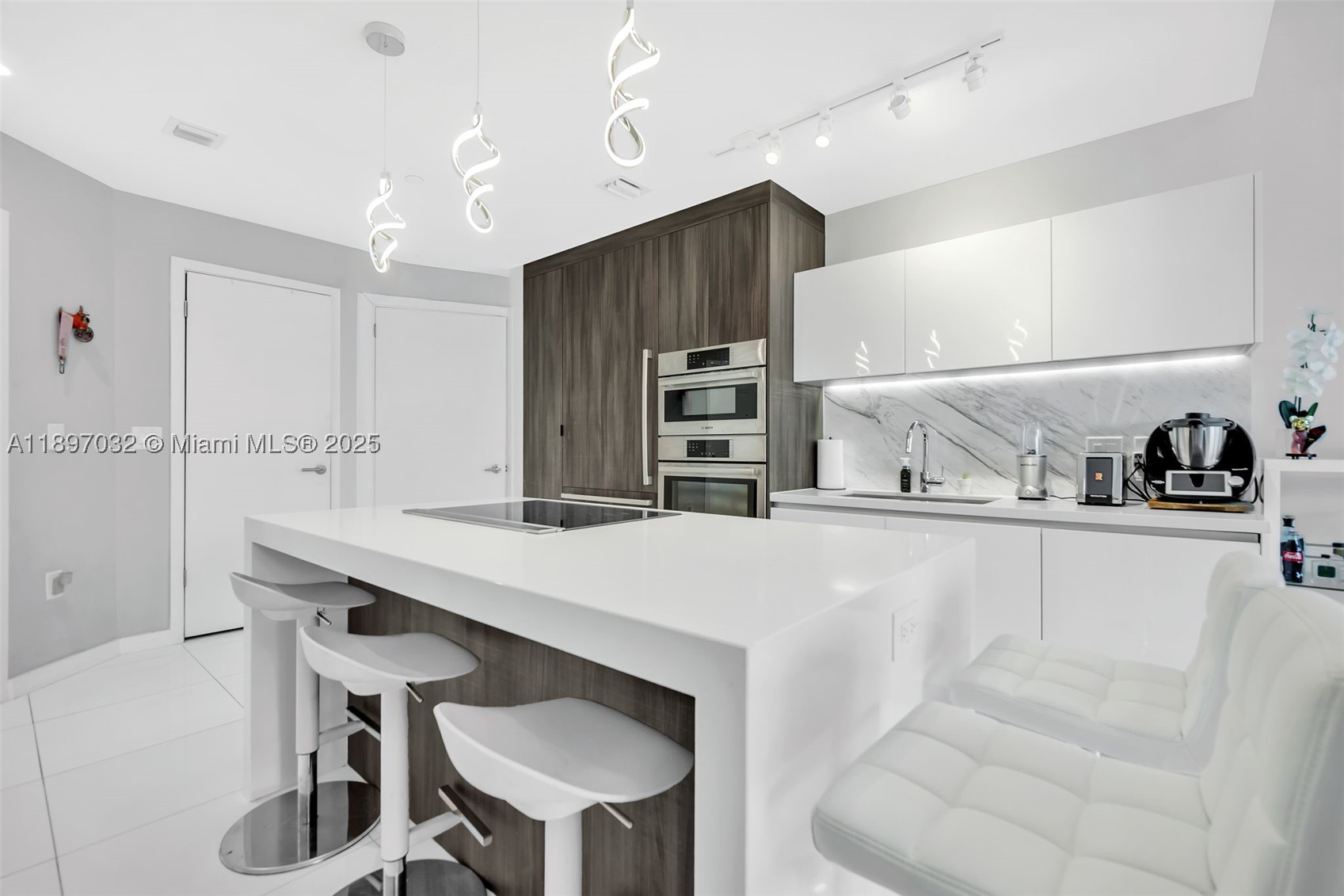 851 NE 1st Ave 806 — photo
