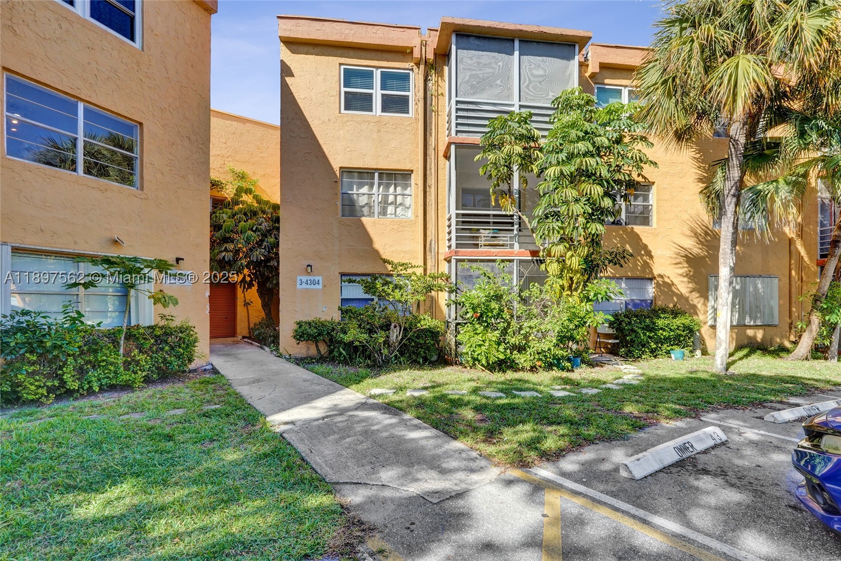 4314 NW 9th Ave 3-3D — photo