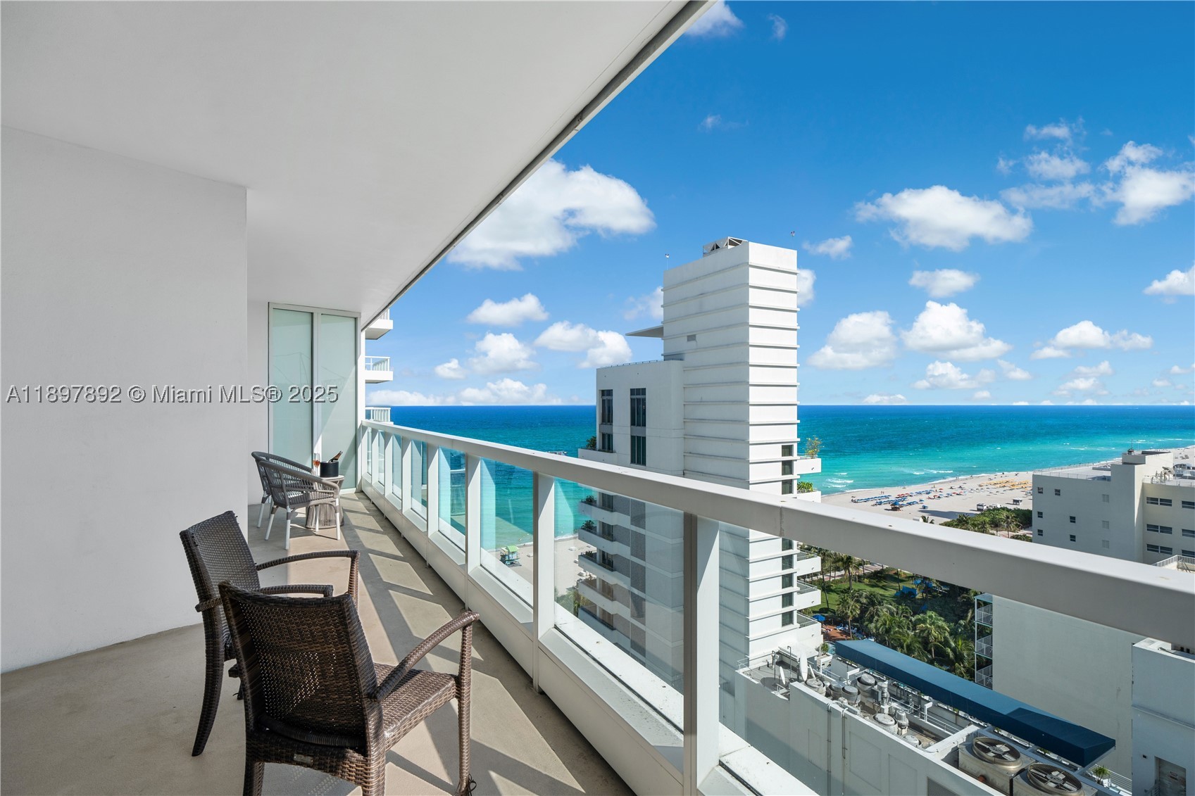 4391 Collins Ave 1619 — photo