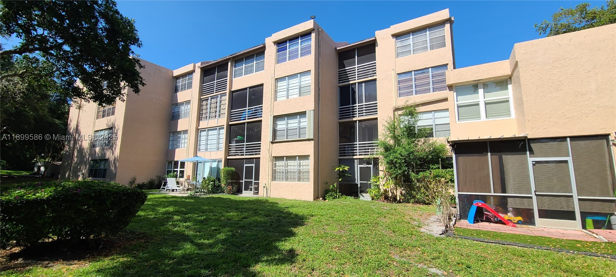 9410 Live Oak Pl 109 — photo