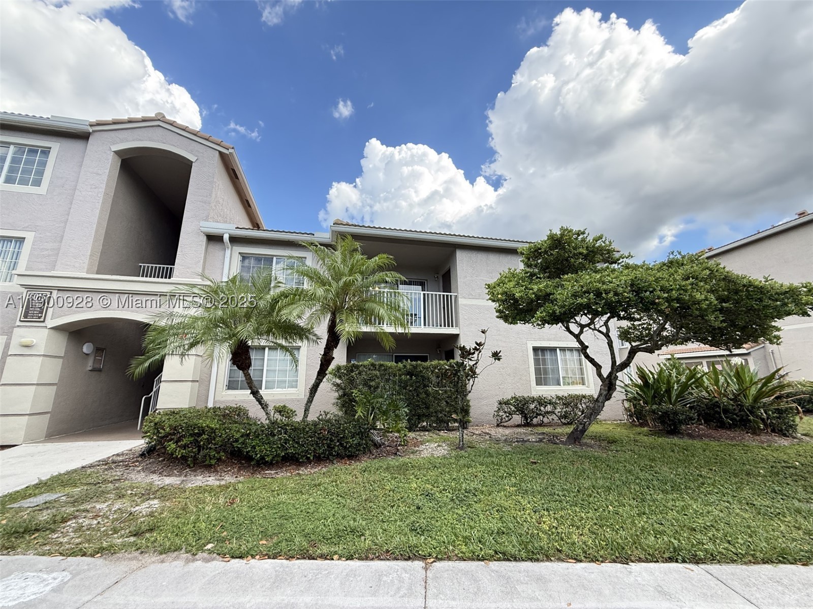 5015 Wiles Rd 207 — photo