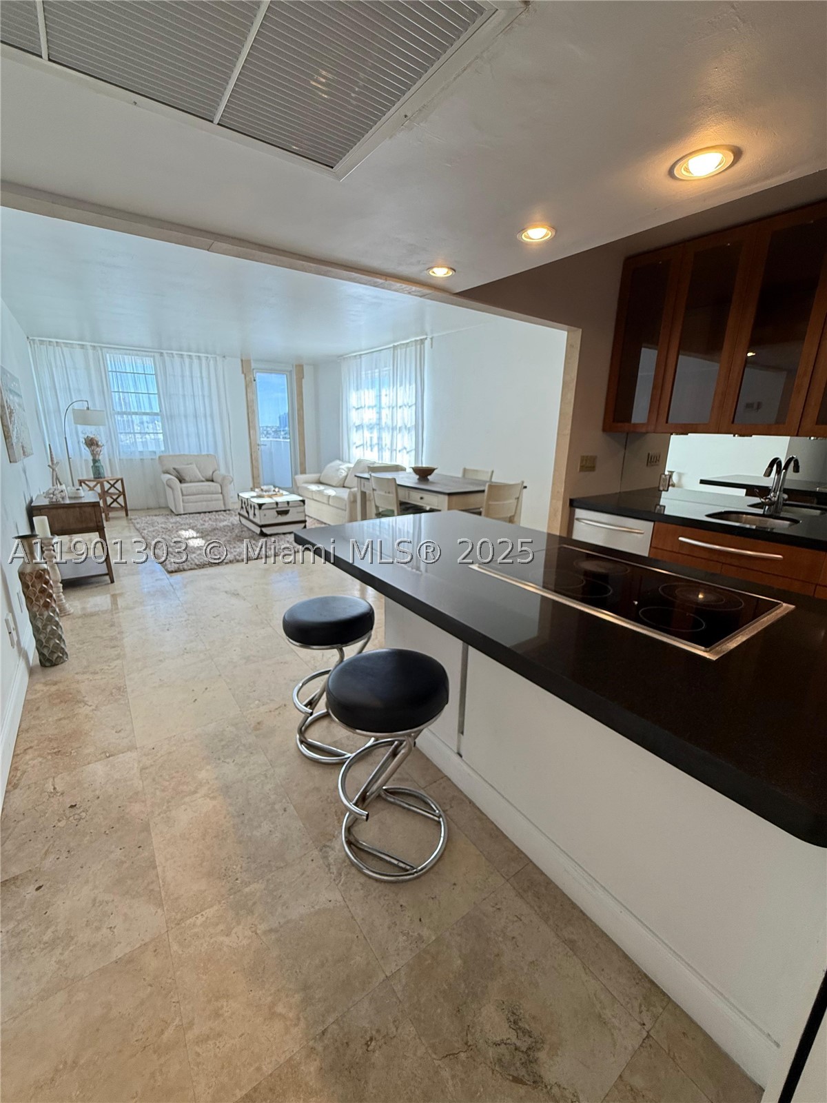 100 Lincoln Rd 1111 — photo