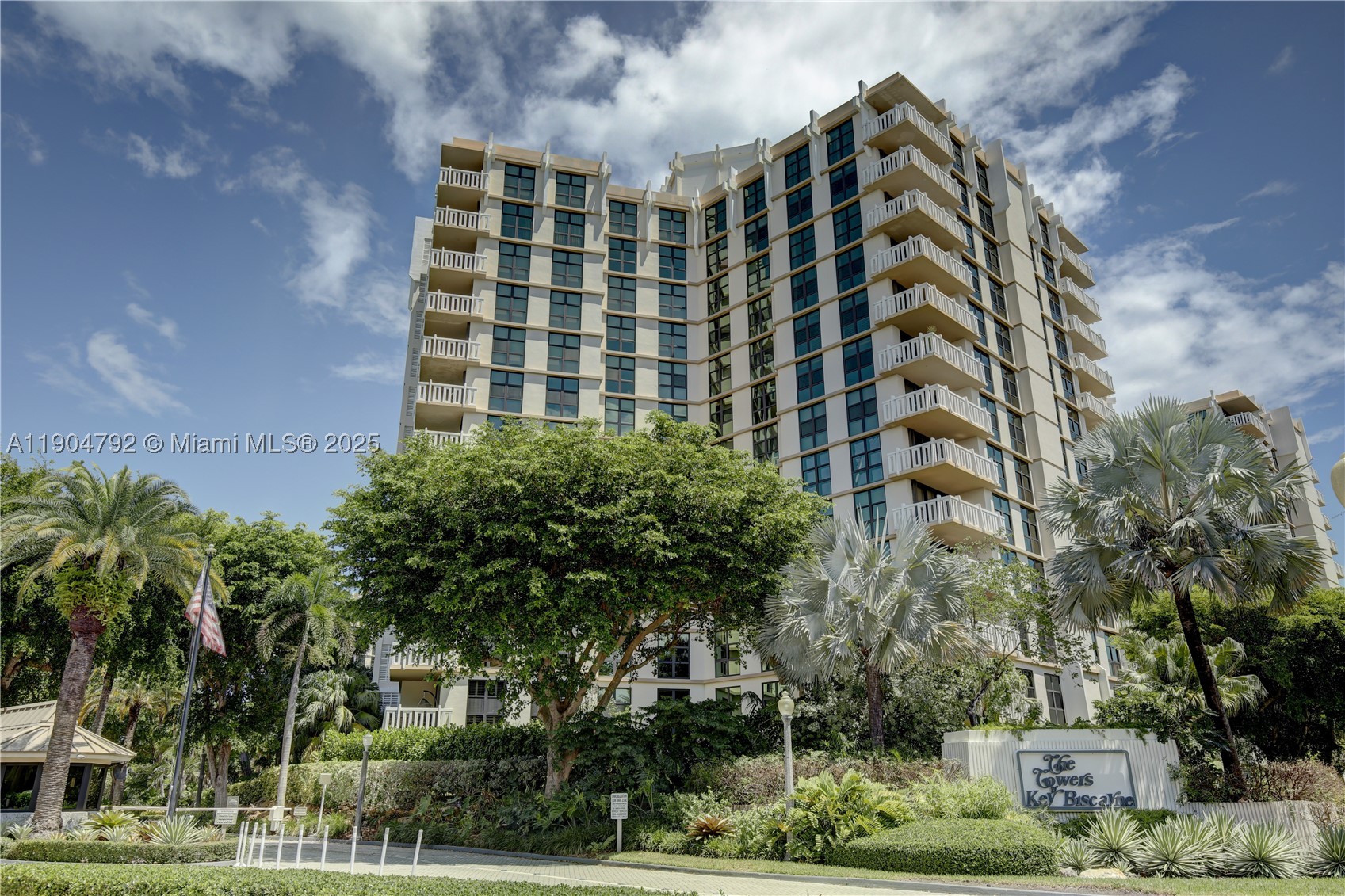 1121 Crandon Blvd D608 — photo