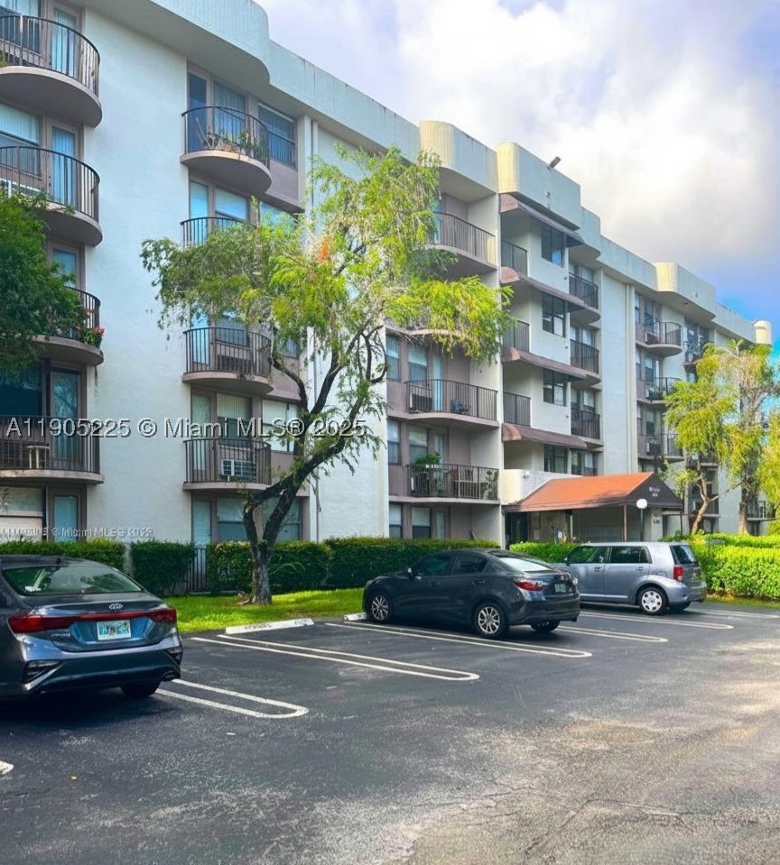 2701 Riverside Dr 203-B — photo