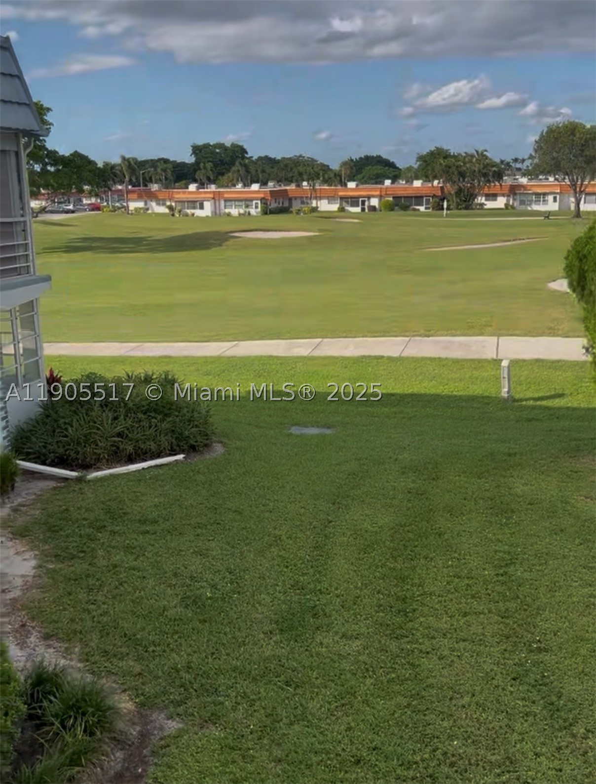 327 Tuscany F 327 — photo