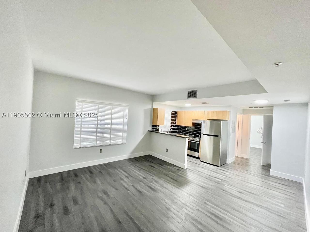 1542 Drexel Ave 107 — photo
