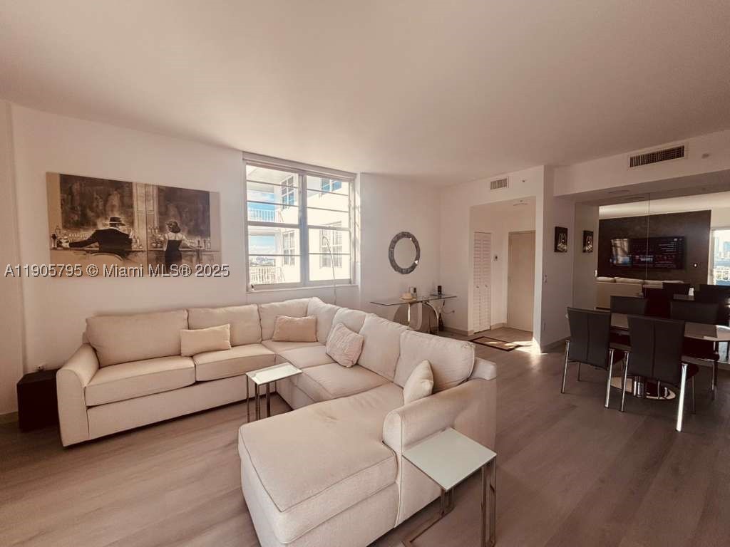 2829 Indian Creek Dr 1403 — photo