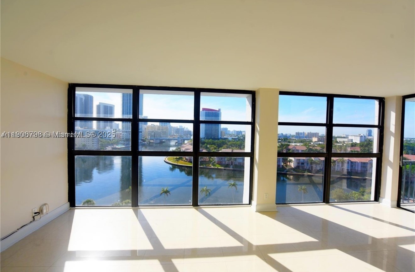 200 Leslie Dr 1124 — photo