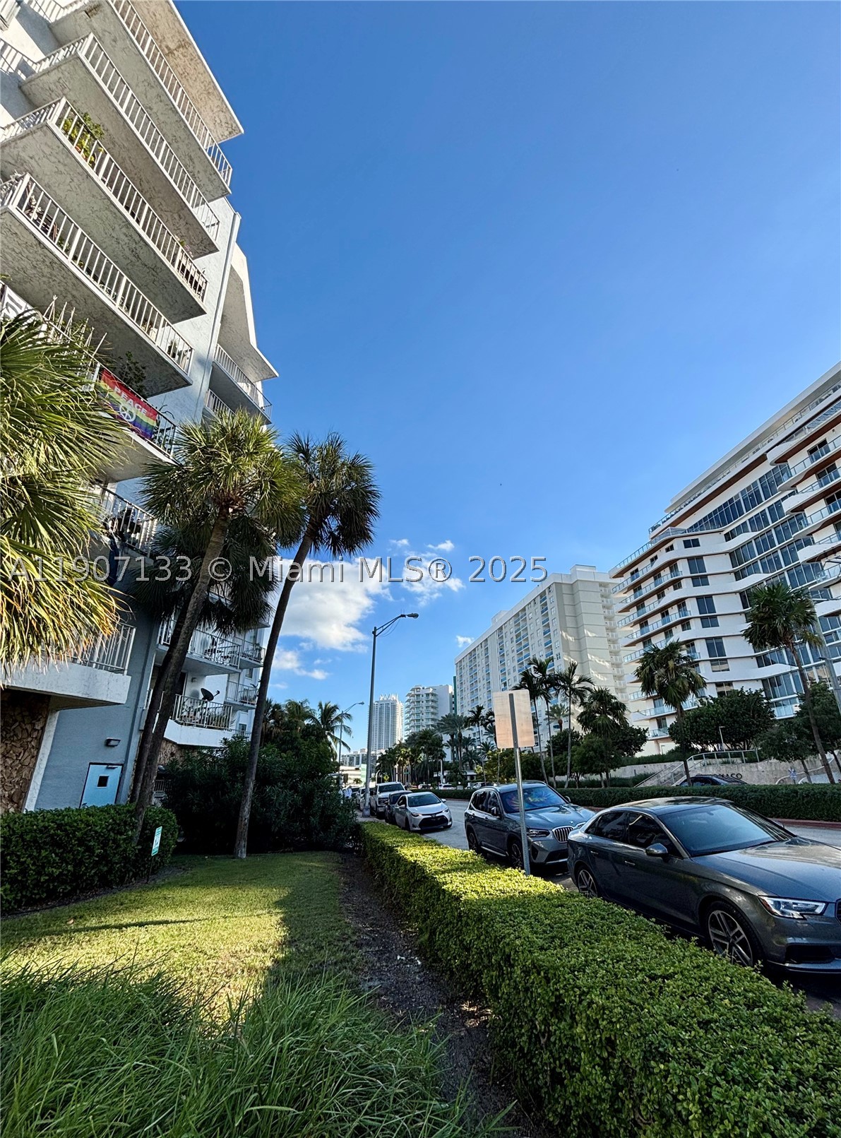 6801 Indian Creek Dr 402 — photo
