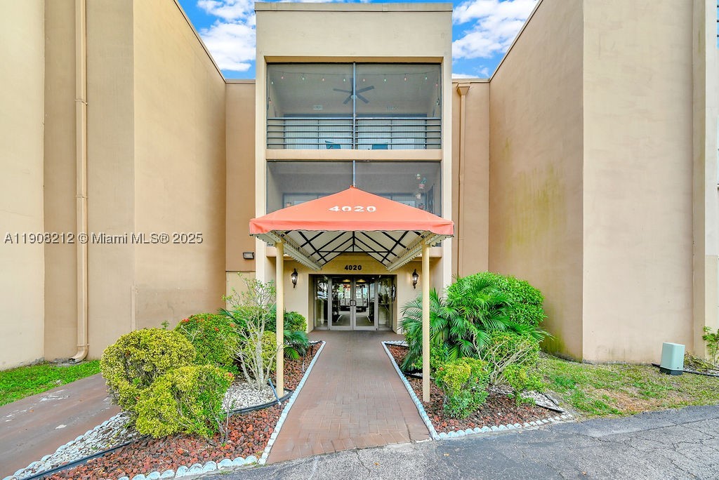 4020 N Hills Dr 2 — photo