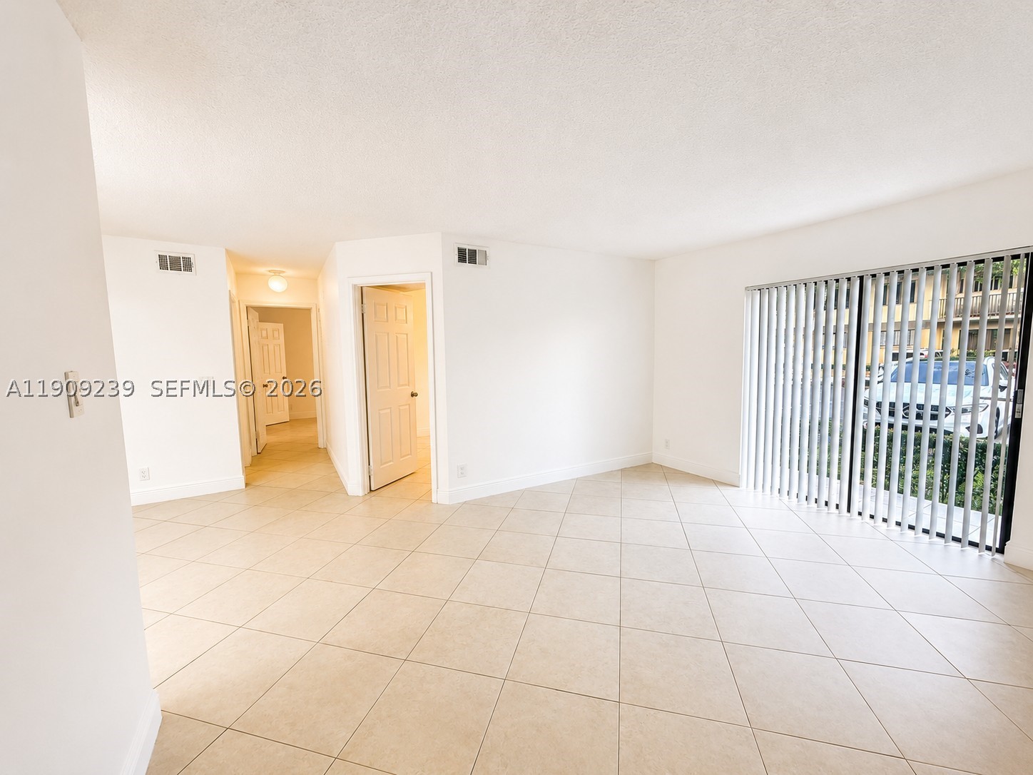 523 Trace Cir 105 — photo