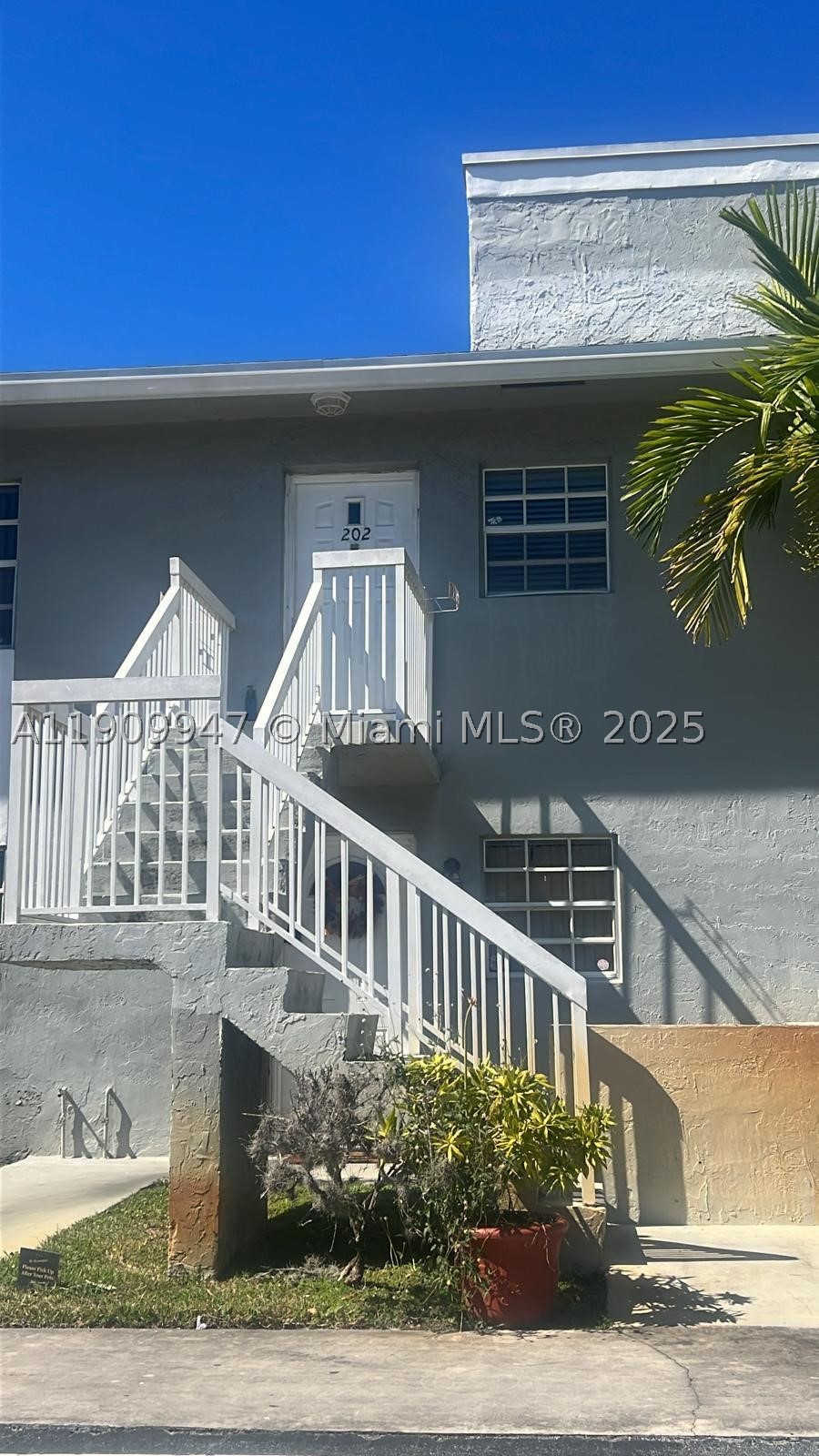 438 NE 210th Cir Ter 202-4B — photo