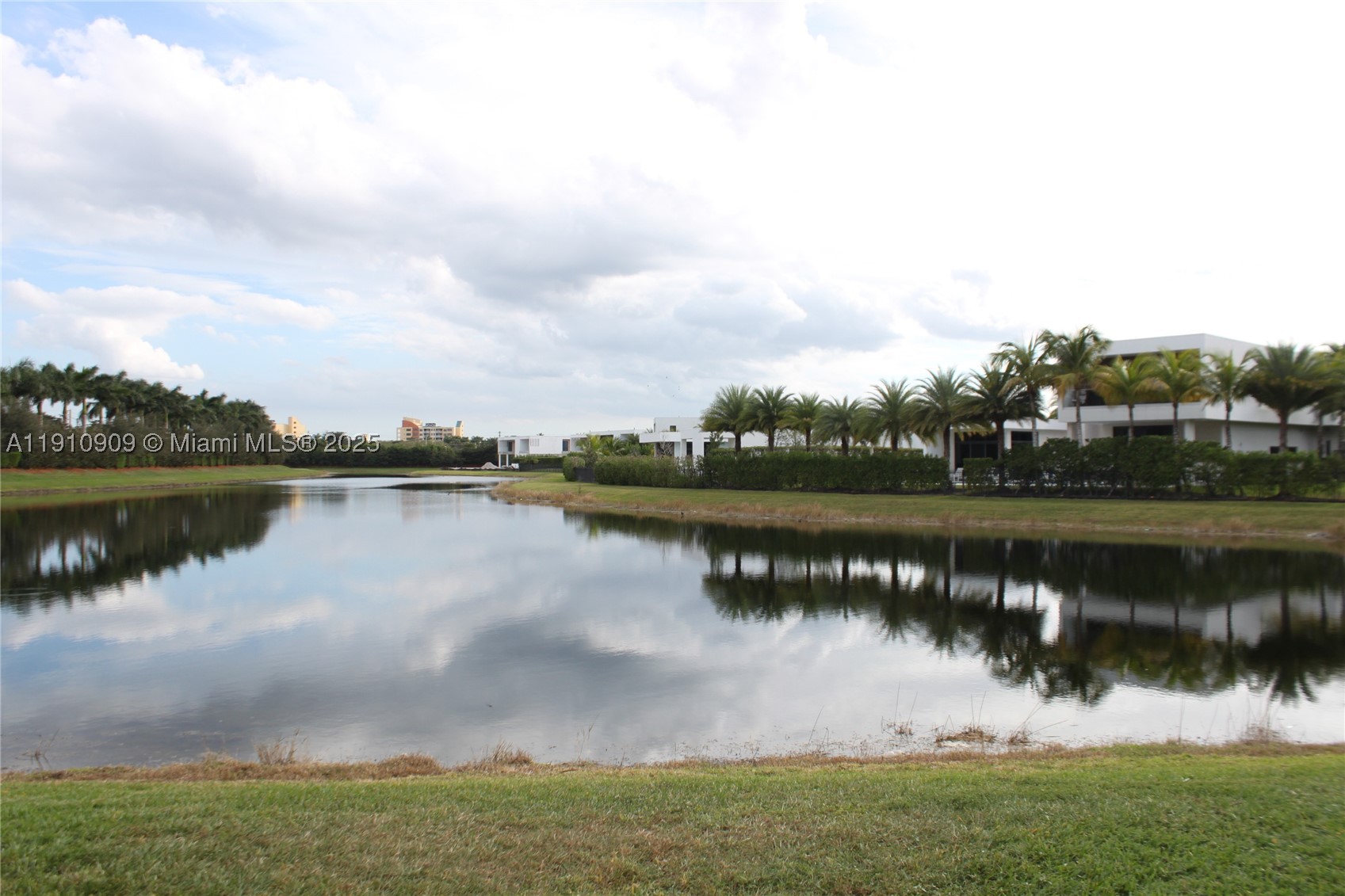 180 Riviera Cir 30-5 — photo