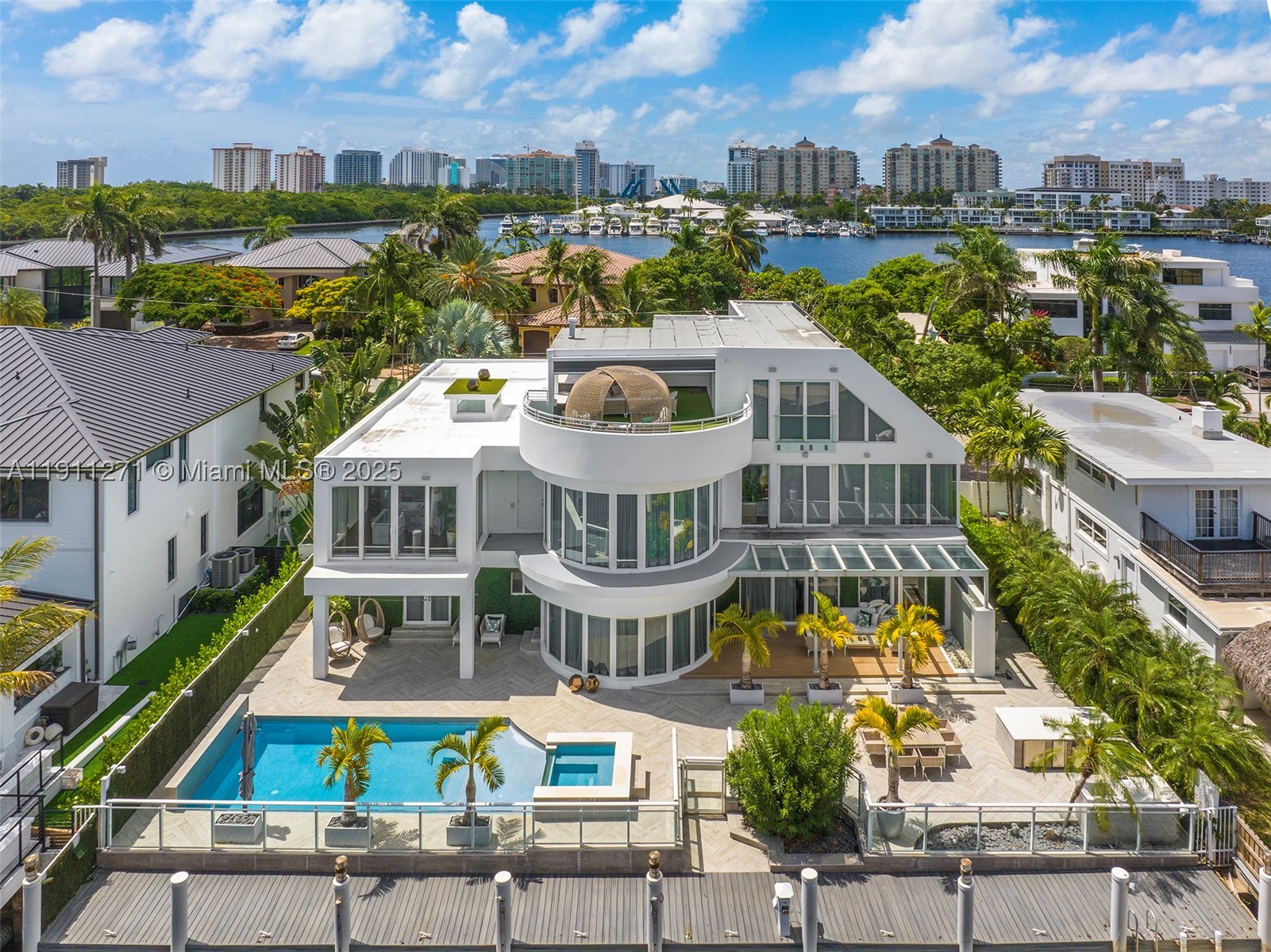 1319 Seminole Dr — photo