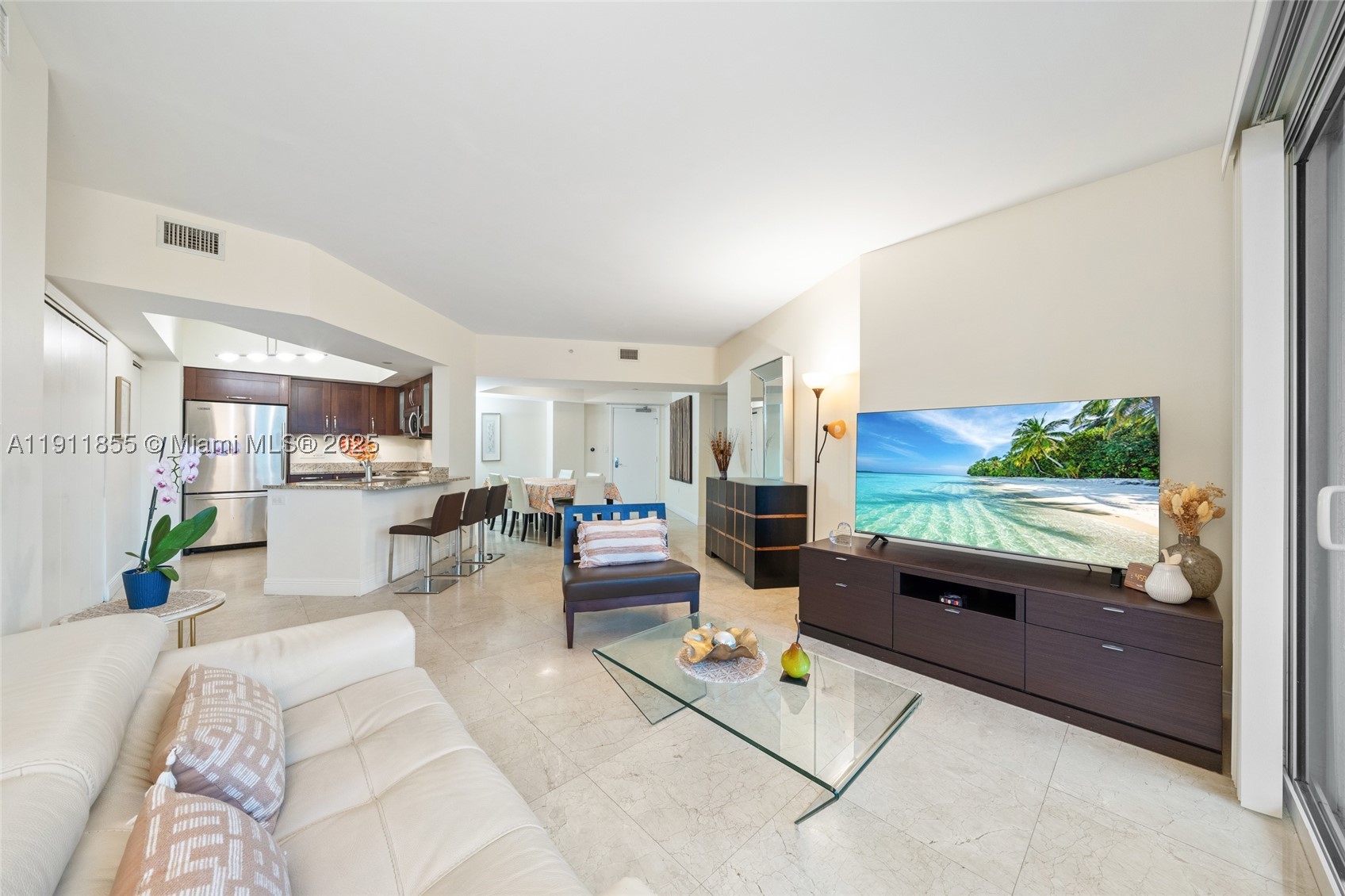 19900 E Country Club Dr 816 — photo