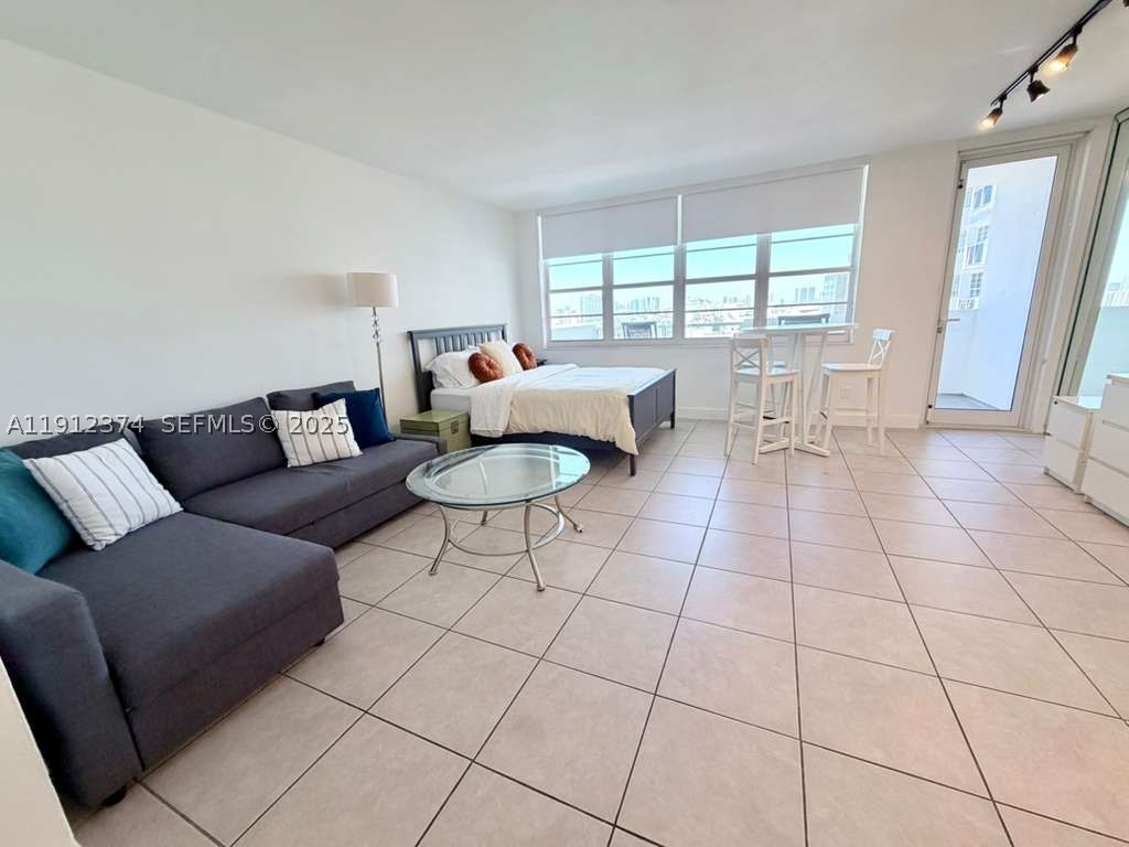 100 Lincoln Rd 1220 — photo