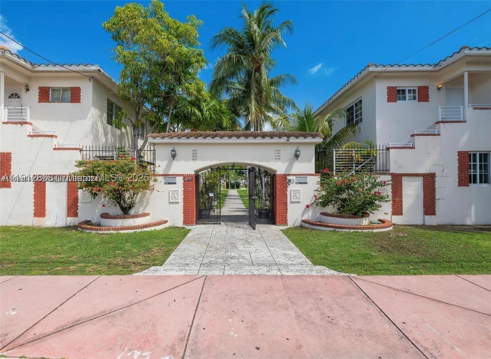 1197 Marseille Dr 12 — photo