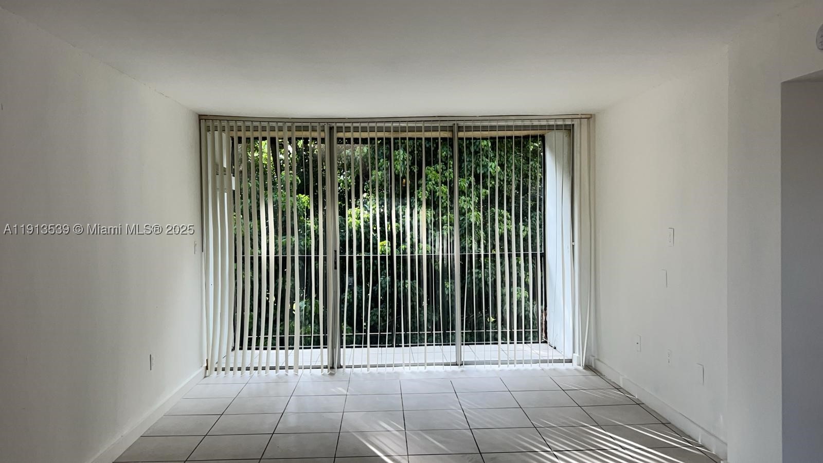 8860 Fontainebleau Blvd 403 — photo