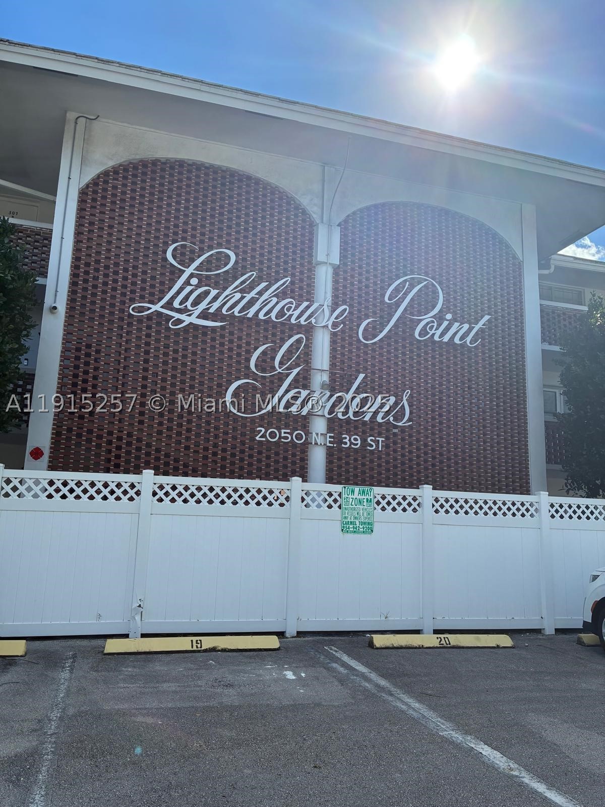 2050 NE 39th St 311 North — photo