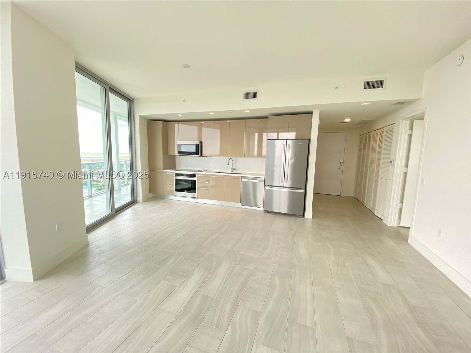 2000 Metropica Way 2104 — photo
