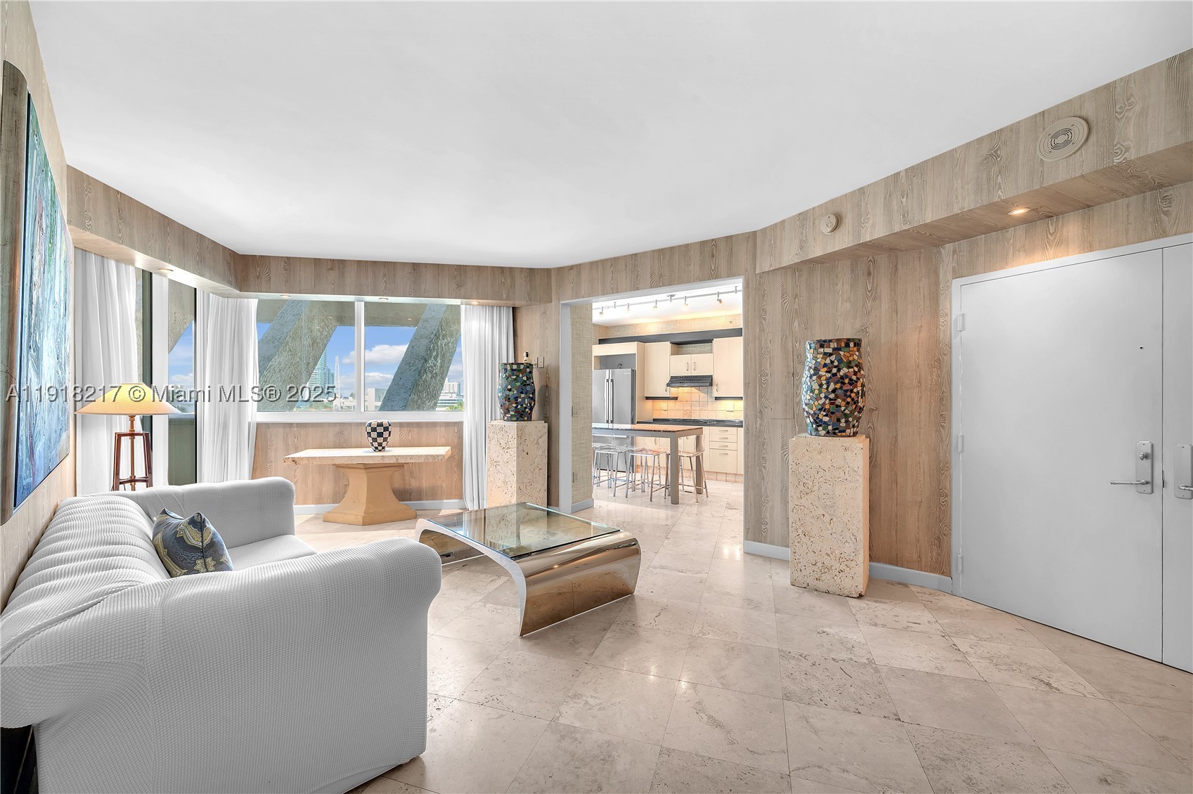 300 S Pointe Dr 906 — photo