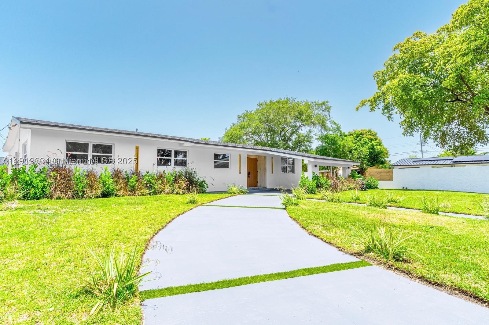 19661 NE 10th Pl — photo