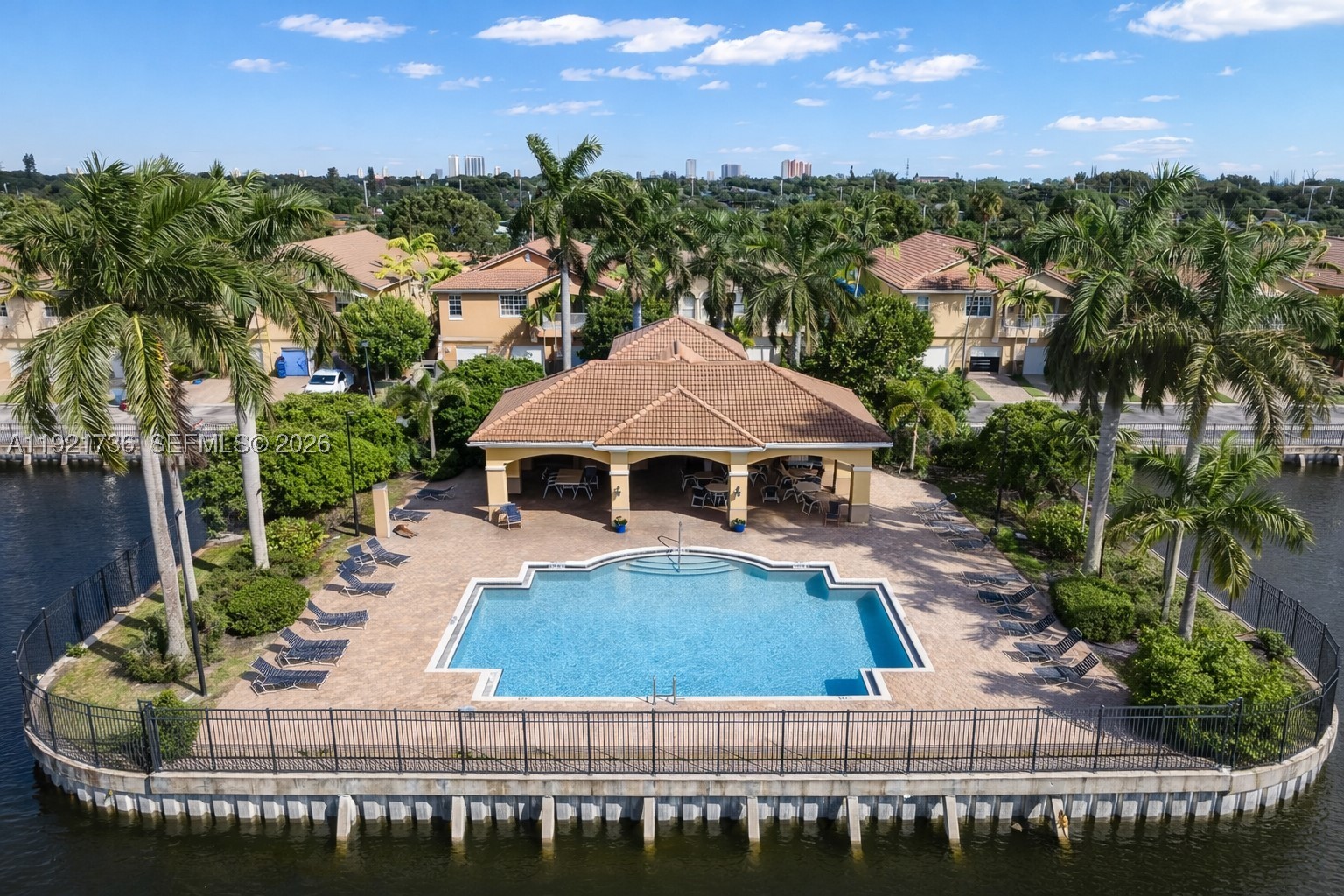 1718 Carvelle Dr 1718 — photo