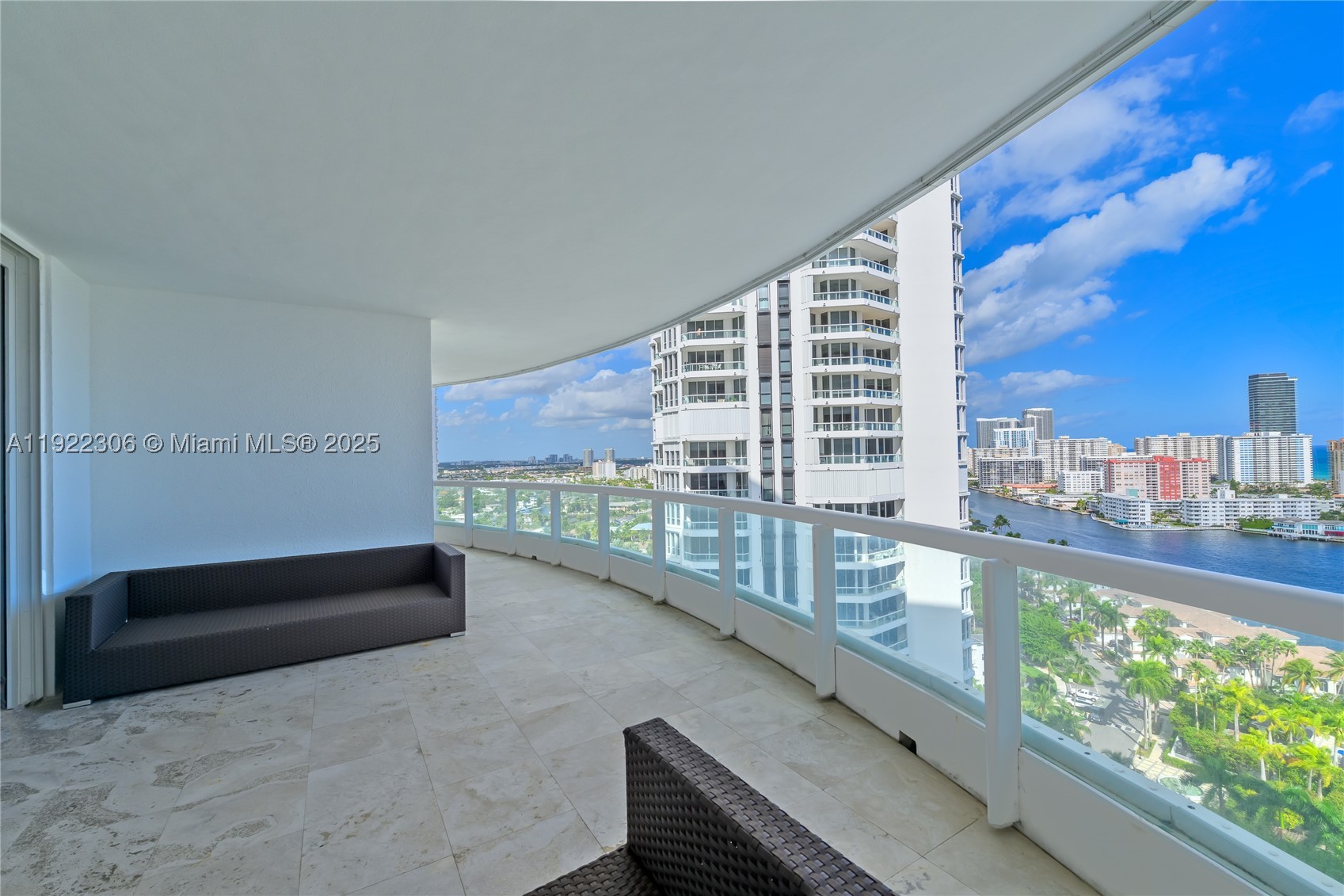 21050 Point Pl 2001 — photo