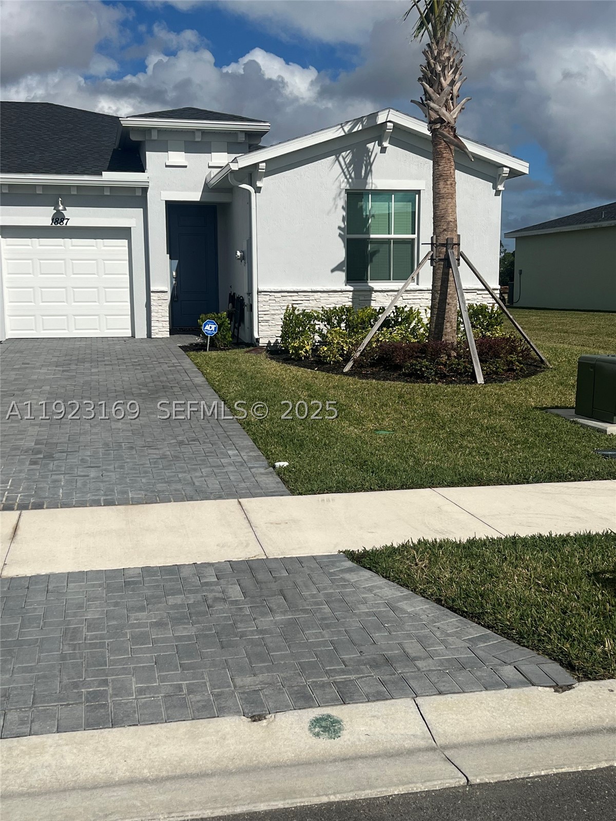 1887 Cerulean Dr — photo