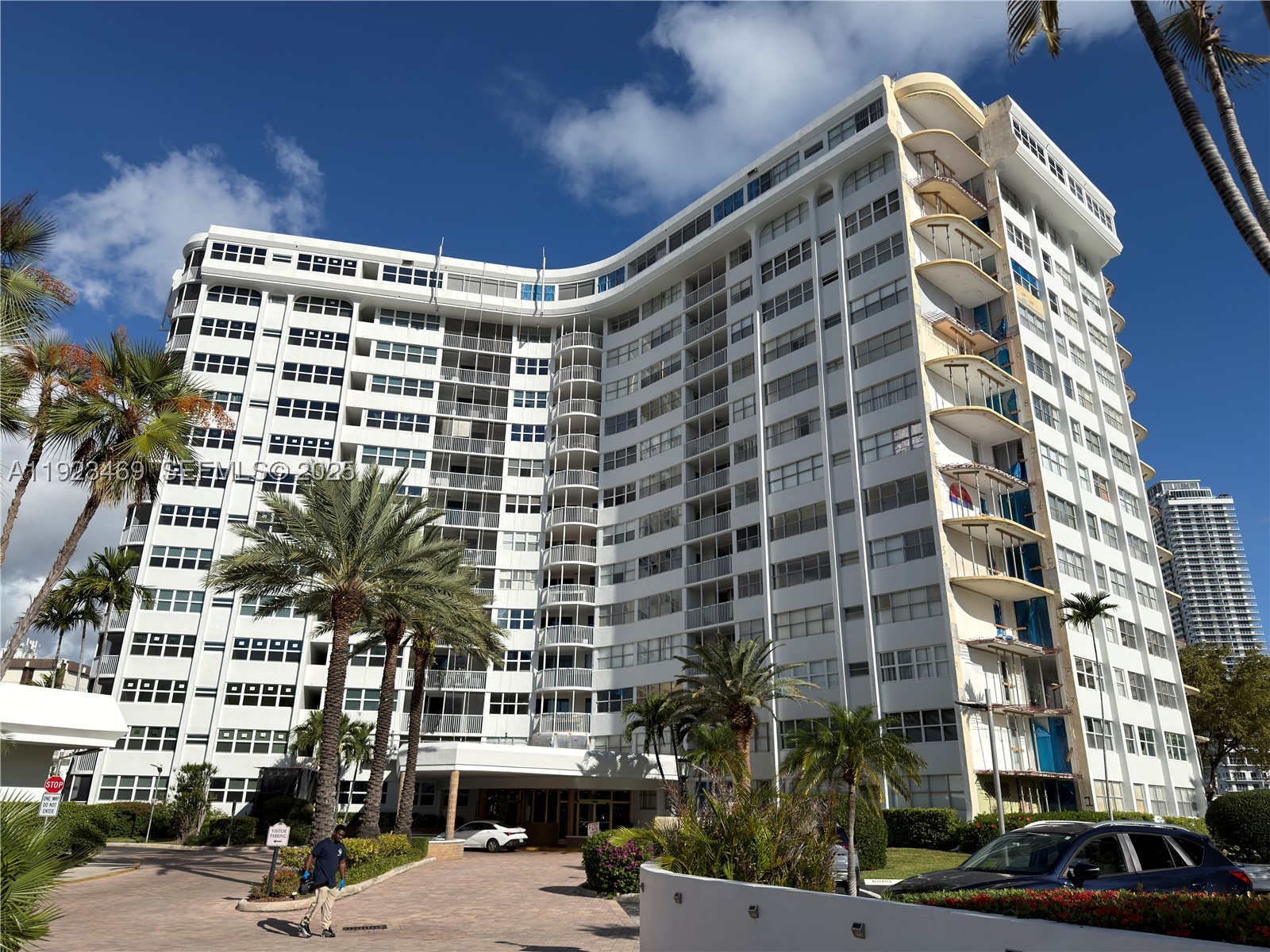 100 Golden Isles Dr 605 — photo