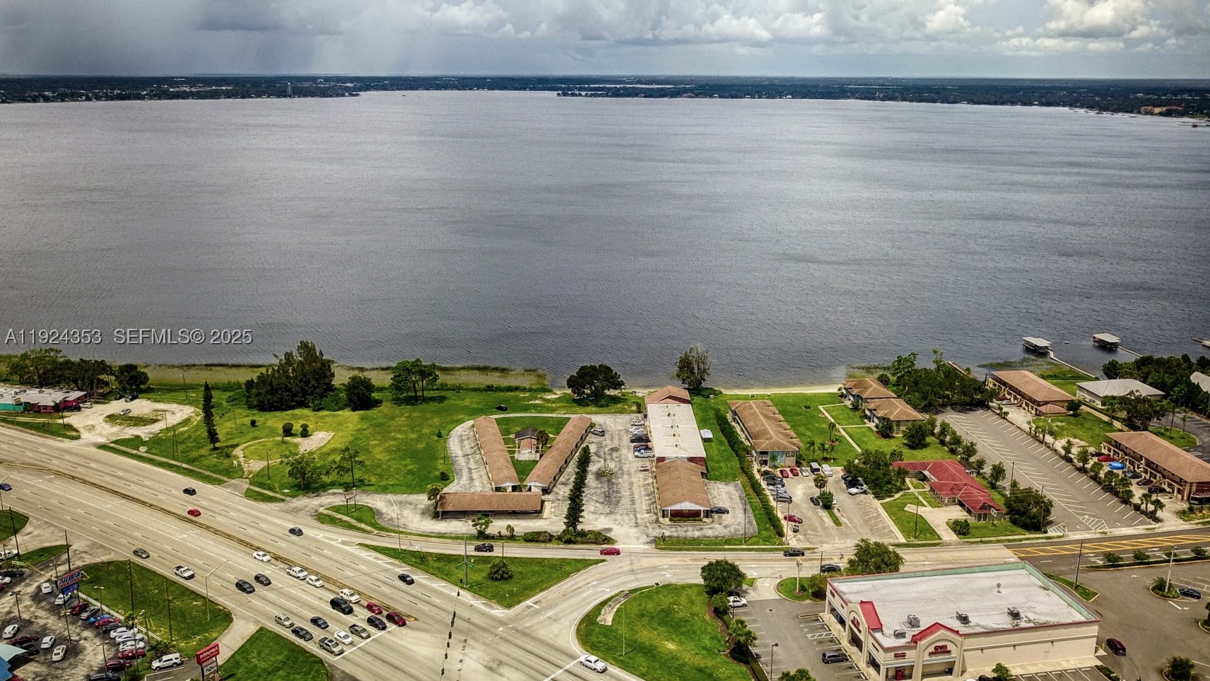 1025 Lakeveiw Drive — photo