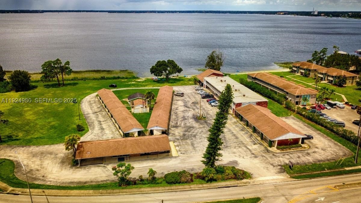 1001 Lakeview Drive — photo