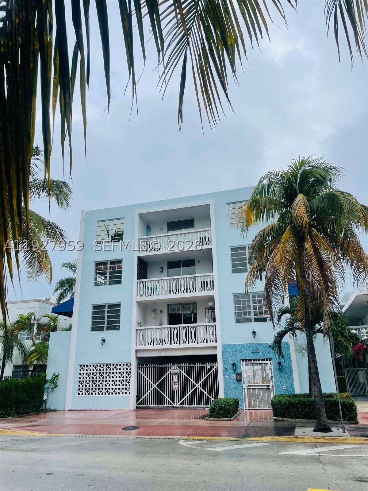 335 Collins Ave 302 — photo