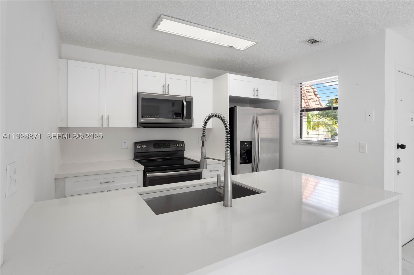 6580 W 27th Ct 58-21 — photo