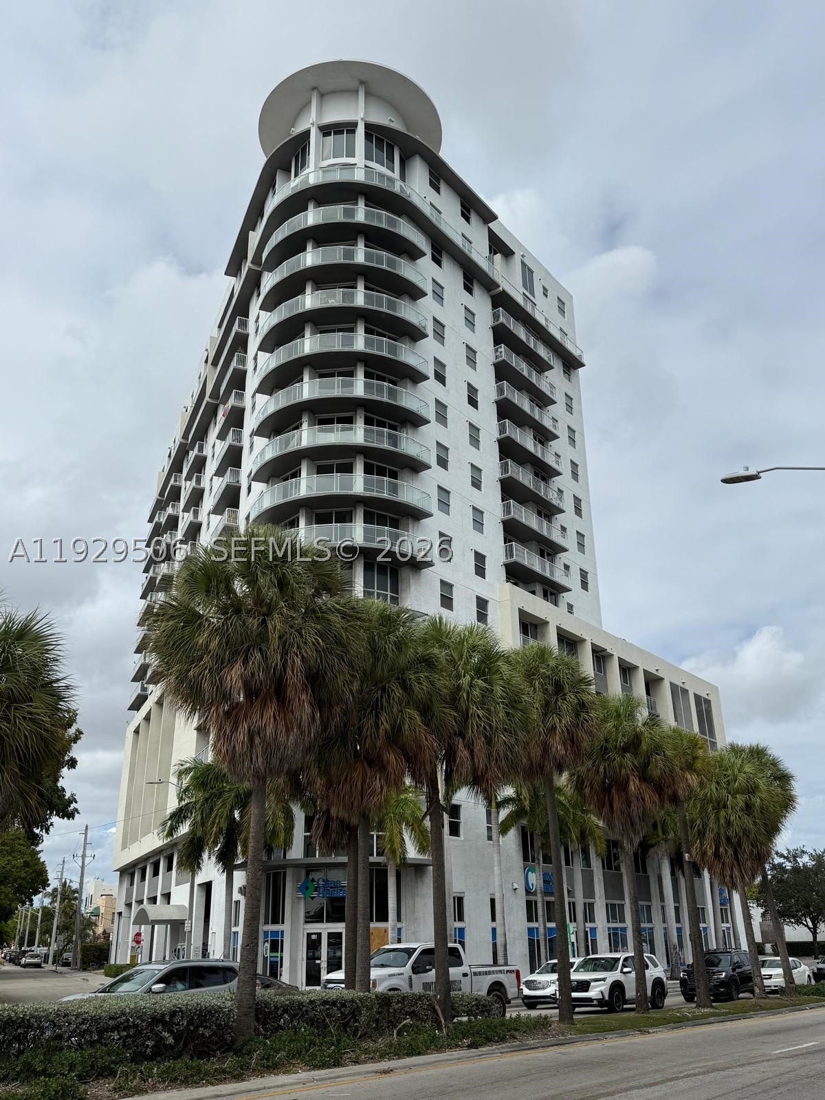 1 Glen Royal Pkwy 1612 — photo