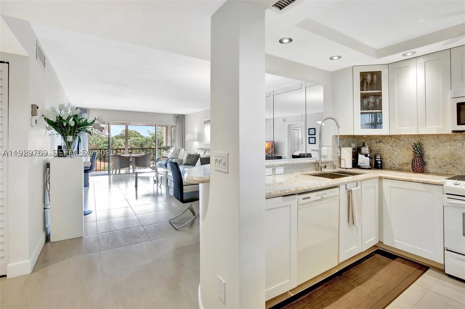 3930 Inverrary Blvd 405-D — photo