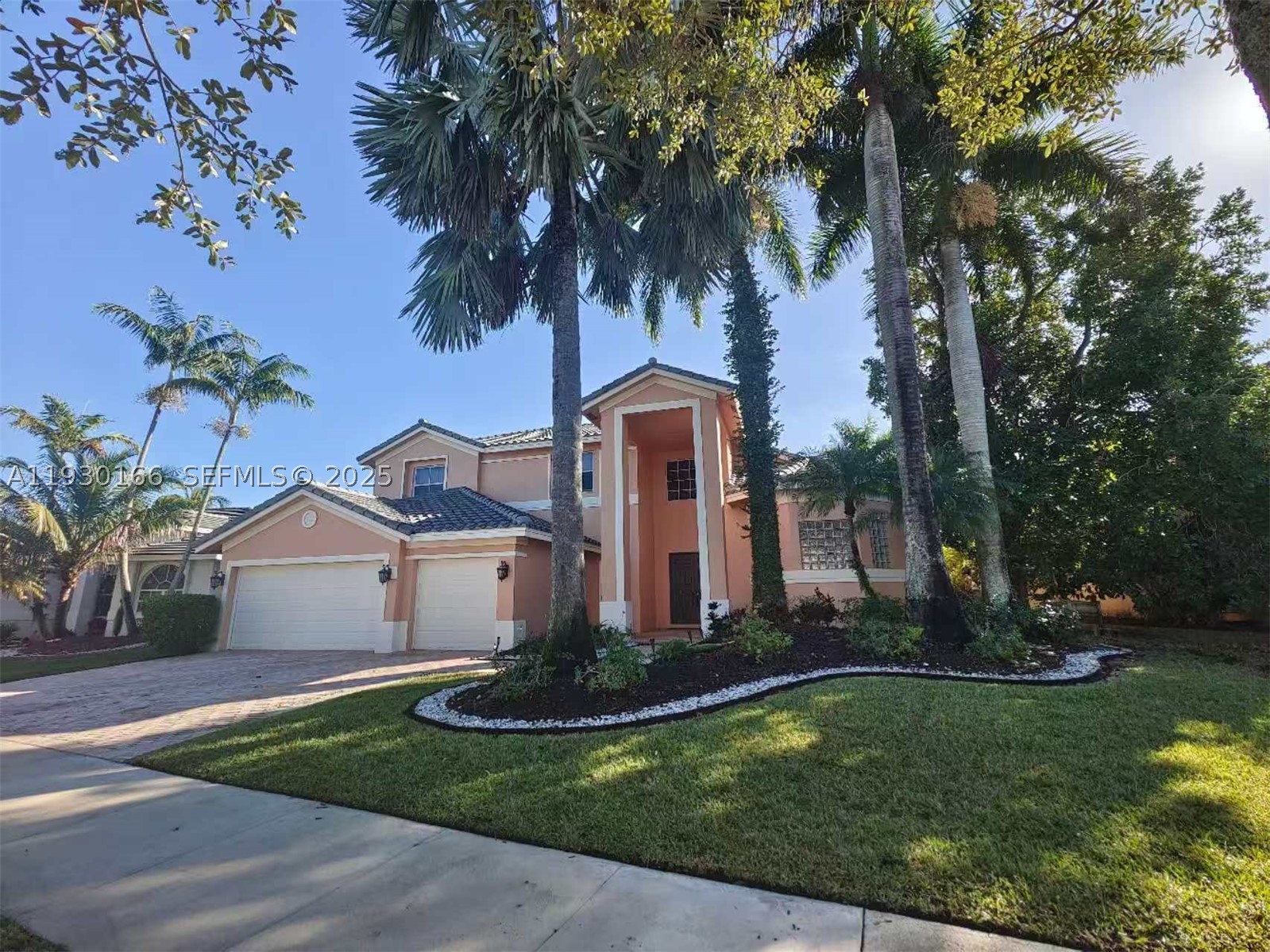 1035 Waterside Cir — photo