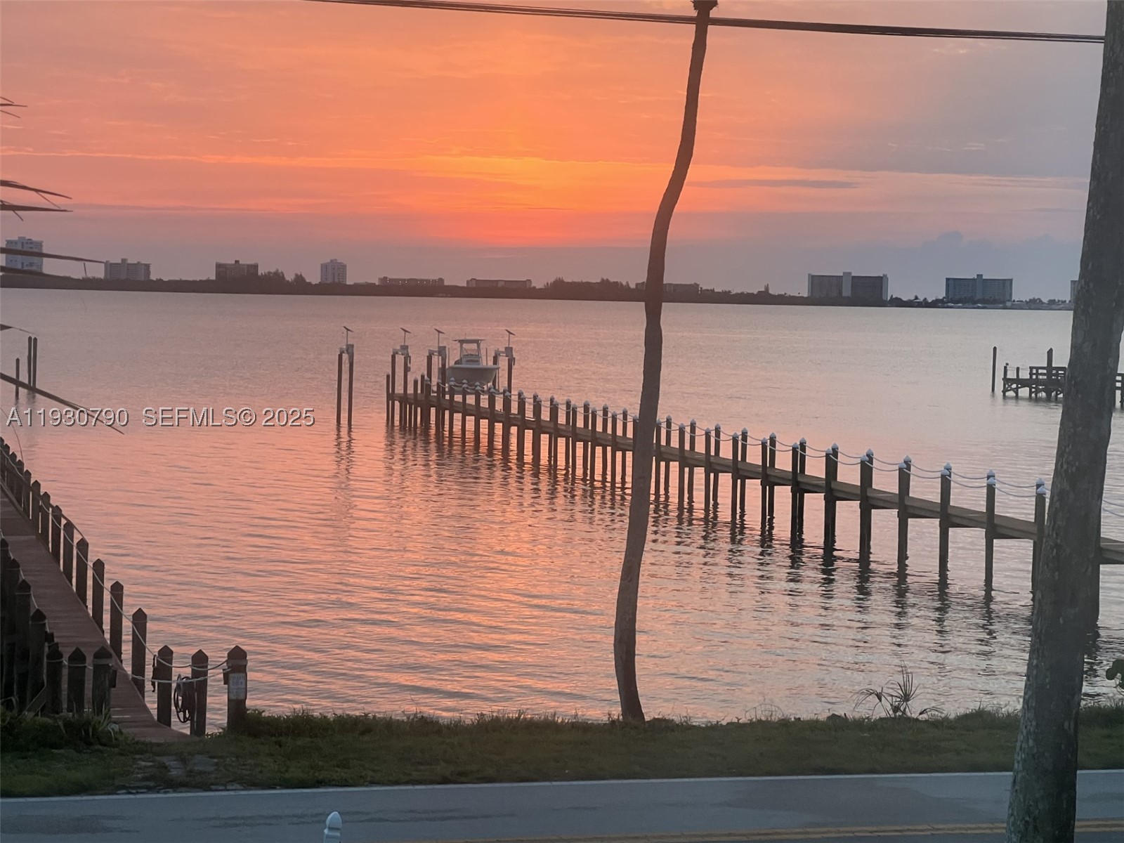 13549 S Indian River Dr — photo