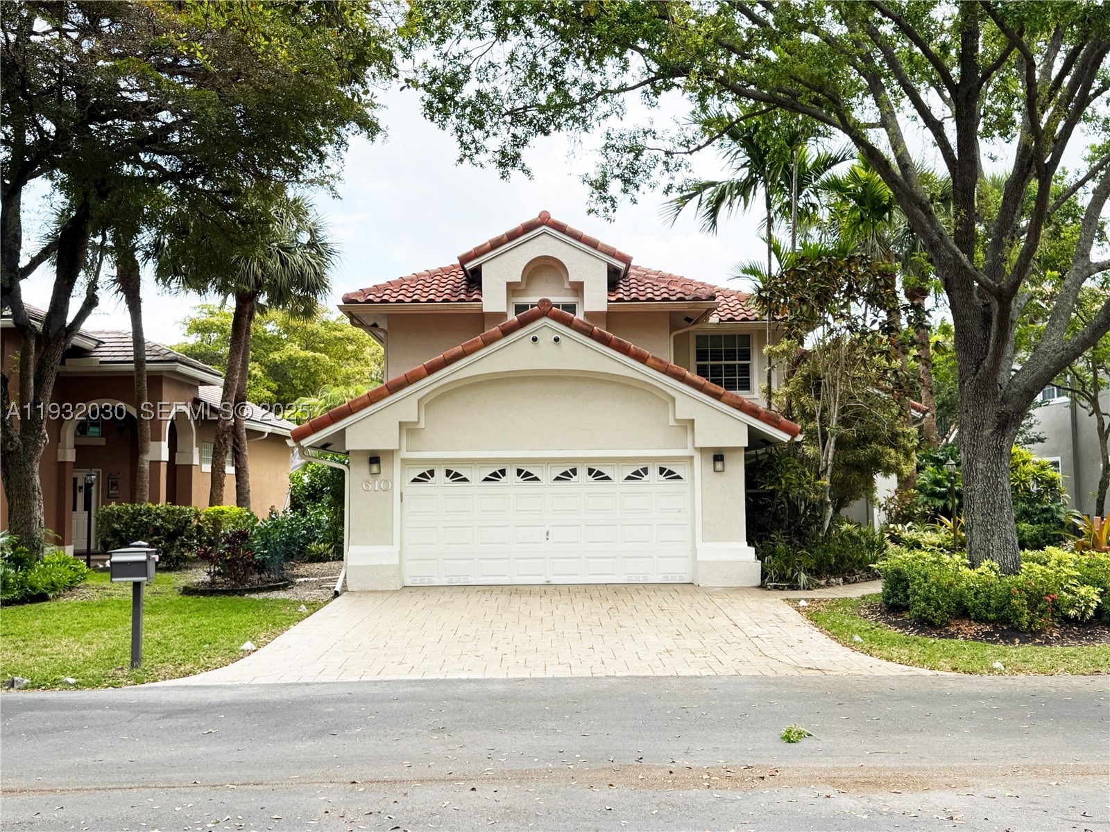 610 Misty Oaks Ln — photo