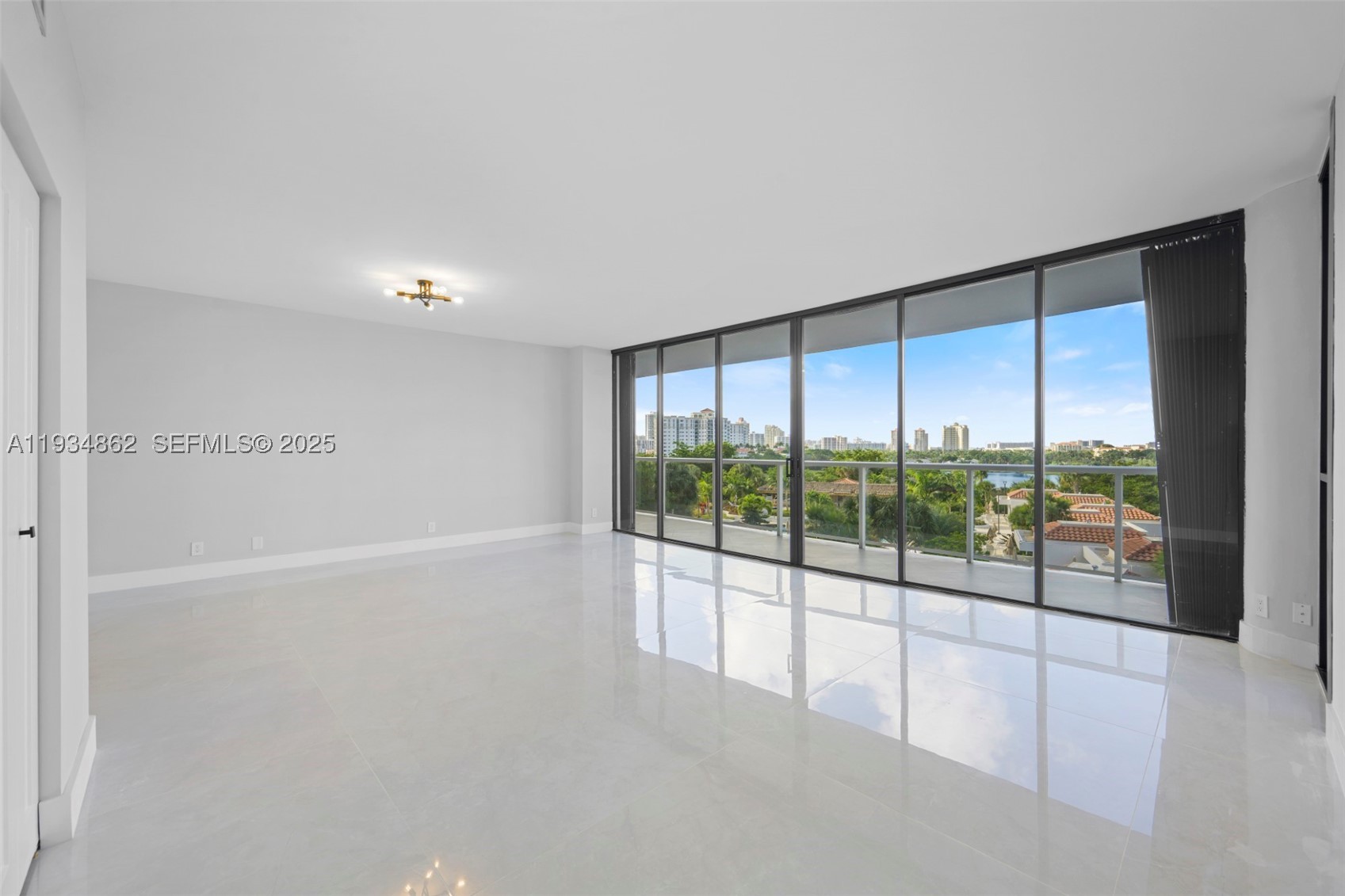 20281 E Country Club Dr 501 — photo