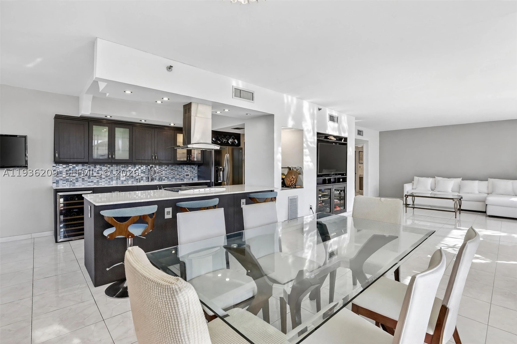 20281 E Country Club Dr 201 — photo