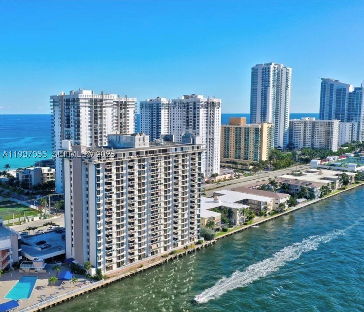 1600 S Ocean Dr 3G — photo